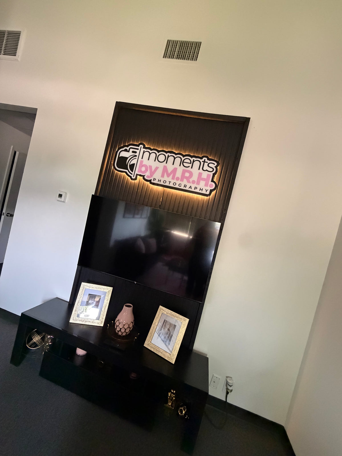 CUSTOM LOGO DIE-CUT BUSINESS SIGN
